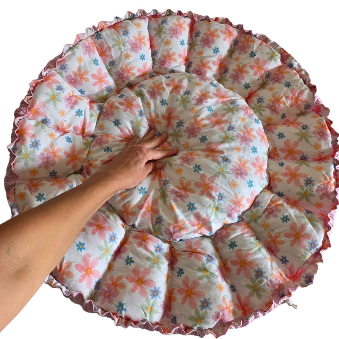 Cama Redonda Gomos P - Flores Delicadas - Rosa Poá - Dupla Face - Imagem 3