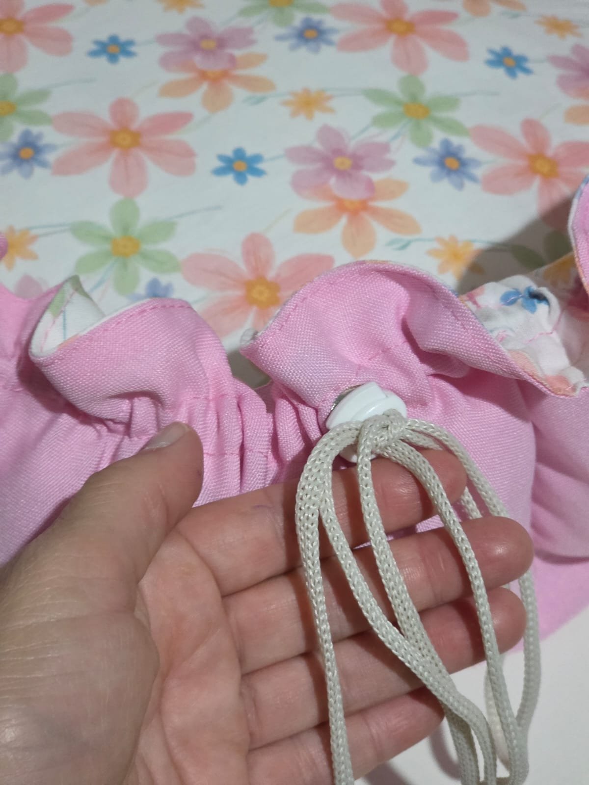 Cama Redonda Gomos P - Flores Delicadas - Rosa - com zíper - Imagem 2