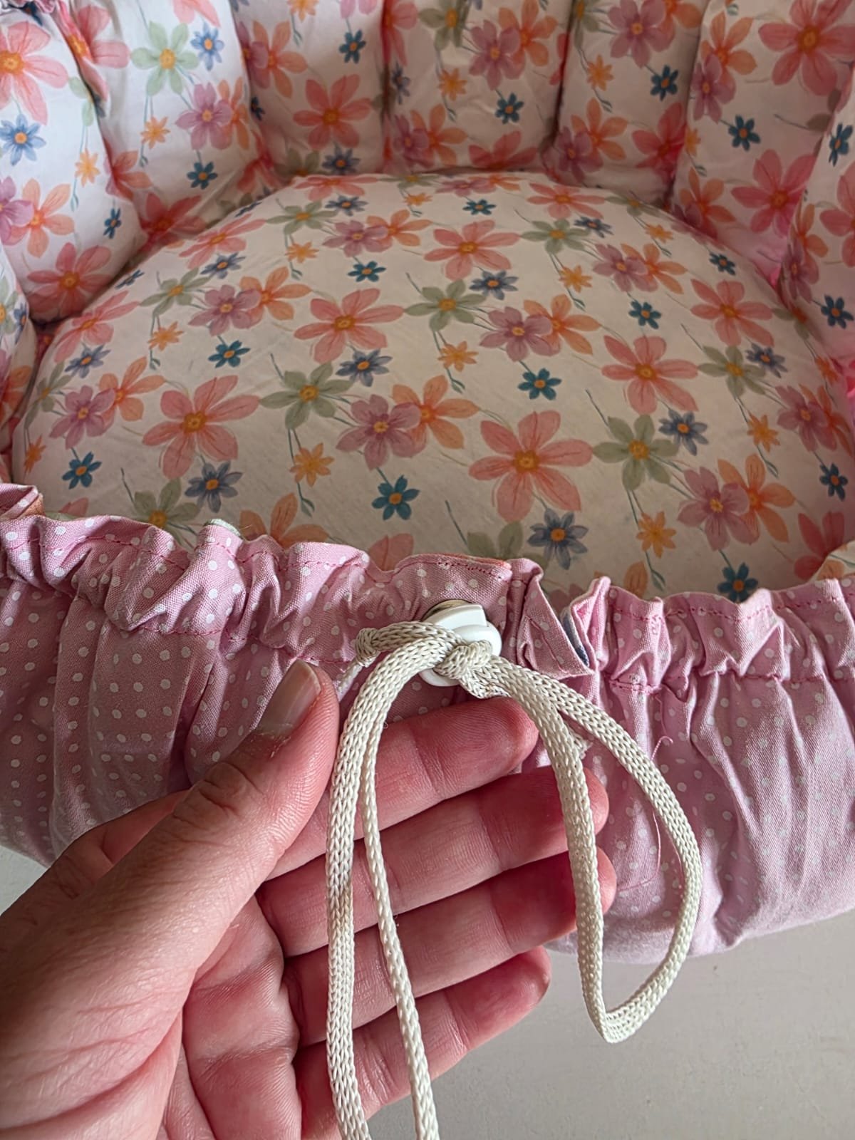 Cama Redonda Gomos PP - Flores Delicadas - Rosa - com zíper - Imagem 13